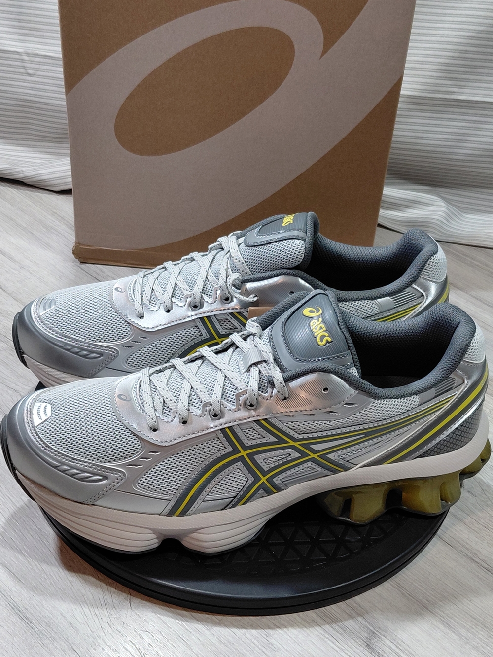 NWT ASICS Men’s GEL KINETIC FLUENT Running Shoes Glacier/ Steel Grey SIZE M10